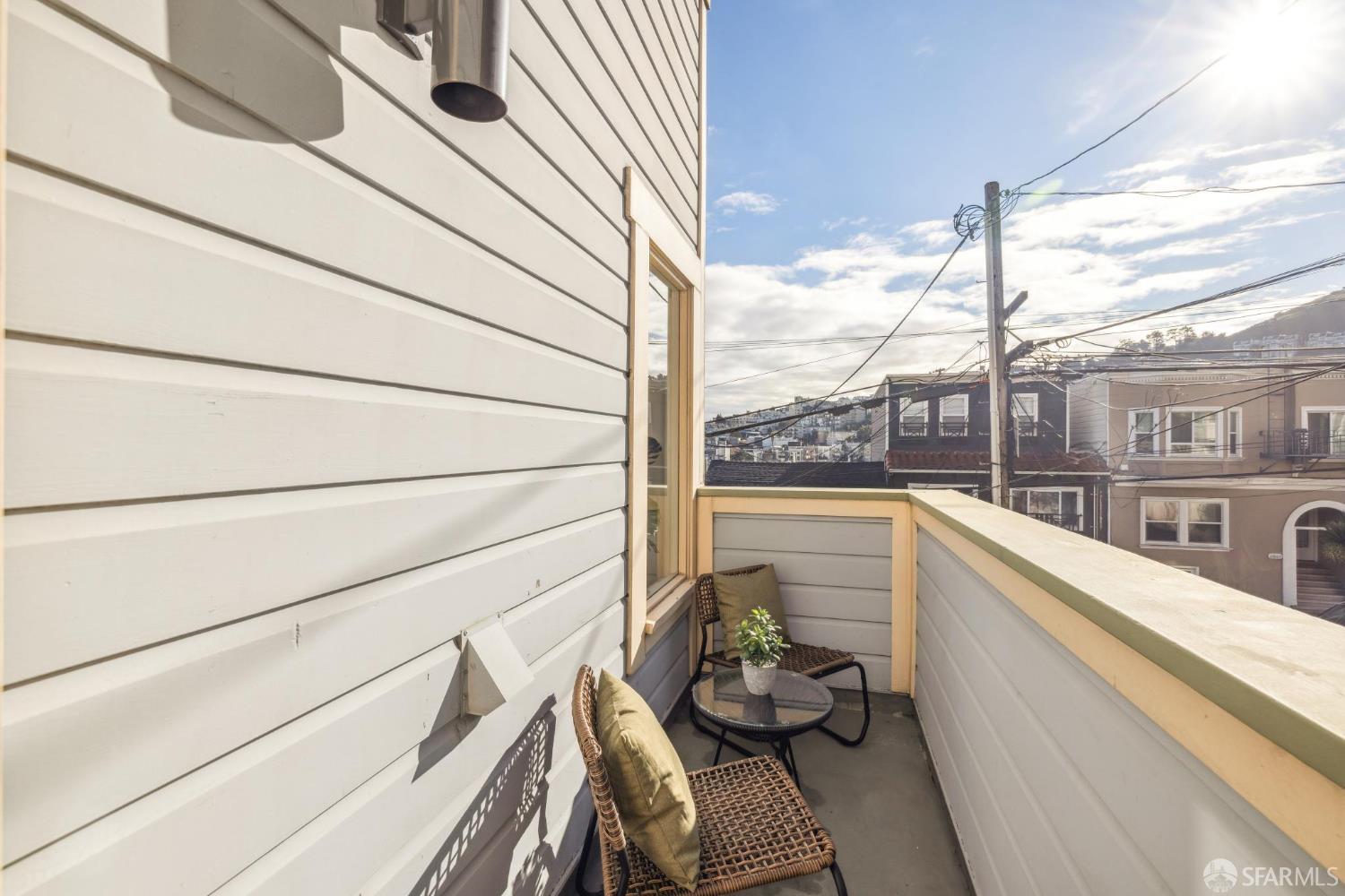 Detail Gallery Image 7 of 46 For 4322 17th St a,  San Francisco,  CA 94114 - 3 Beds | 3 Baths