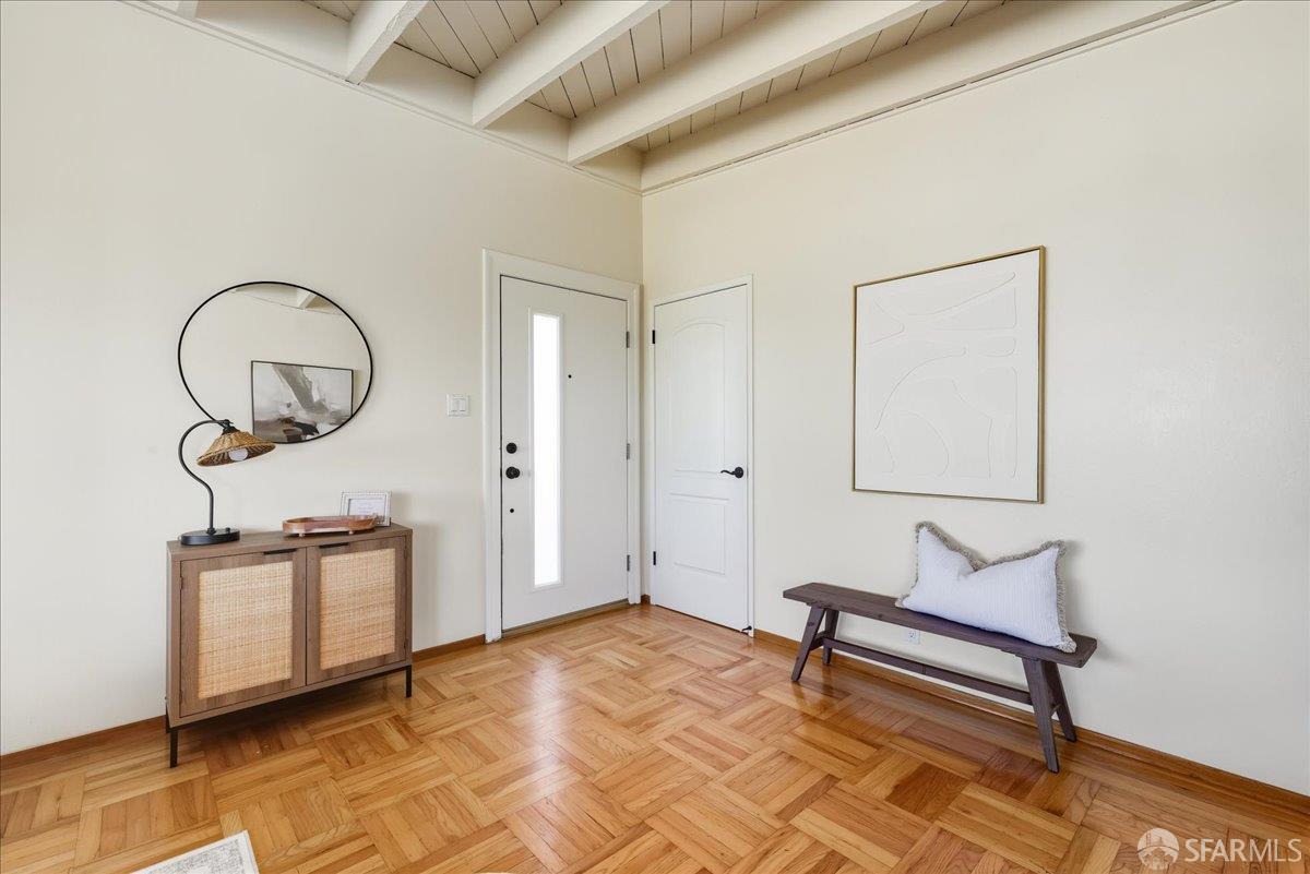 Detail Gallery Image 5 of 90 For 86 Hillview Ct, Daly City,  CA 94015 - 6 Beds | 4 Baths