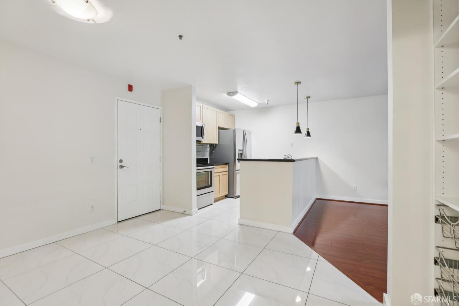 Detail Gallery Image 9 of 31 For 6400 Christie Ave #4122,  Emeryville,  CA 94608 - 1 Beds | 1 Baths