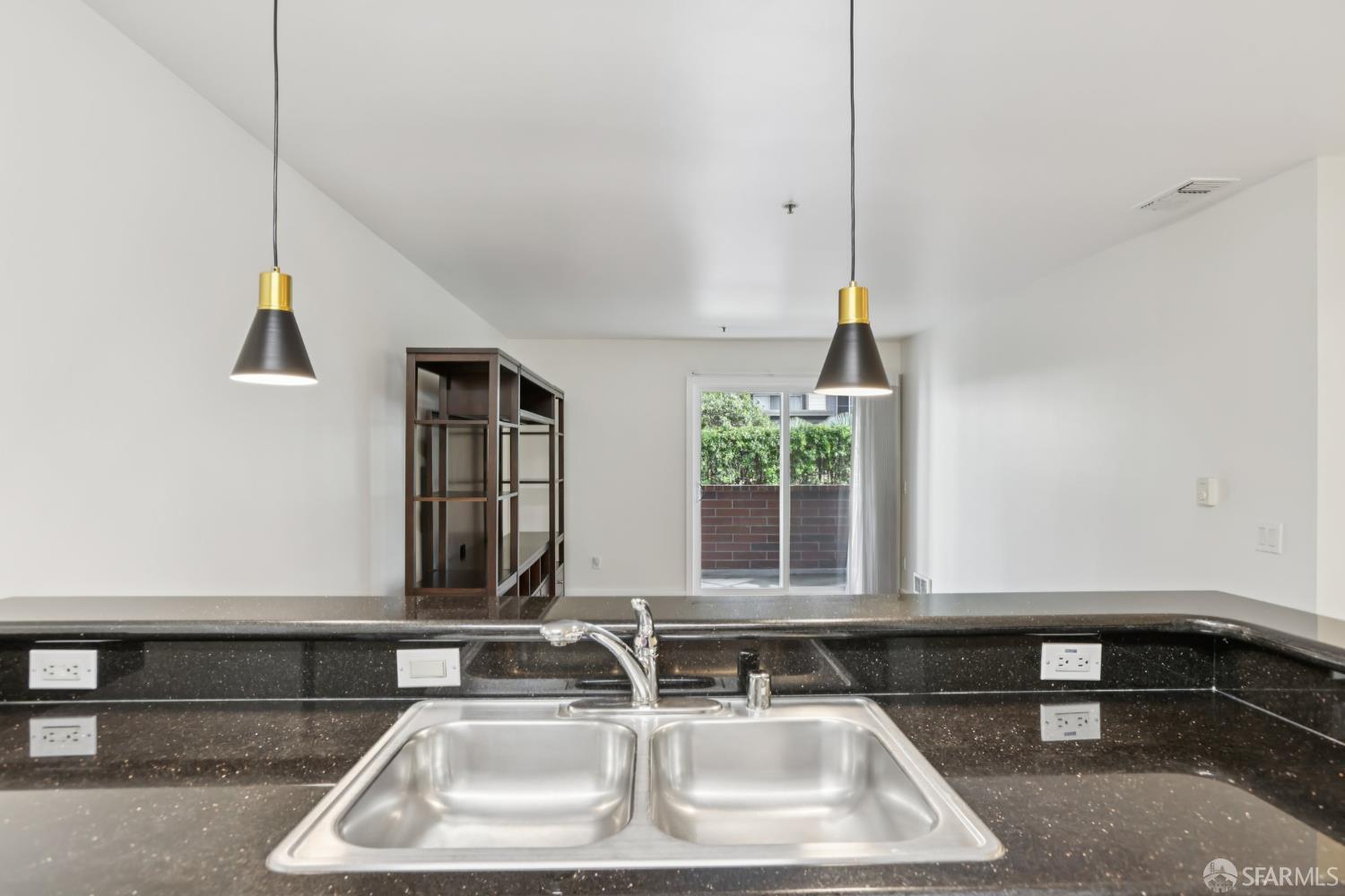 Detail Gallery Image 11 of 31 For 6400 Christie Ave #4122,  Emeryville,  CA 94608 - 1 Beds | 1 Baths