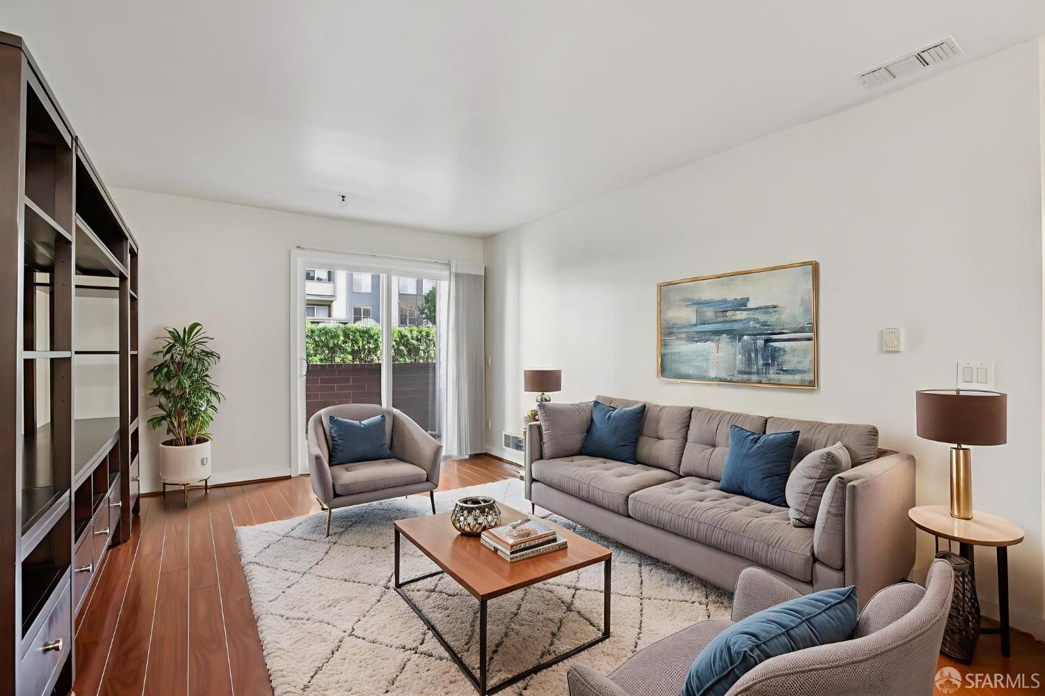 Detail Gallery Image 5 of 31 For 6400 Christie Ave #4122,  Emeryville,  CA 94608 - 1 Beds | 1 Baths