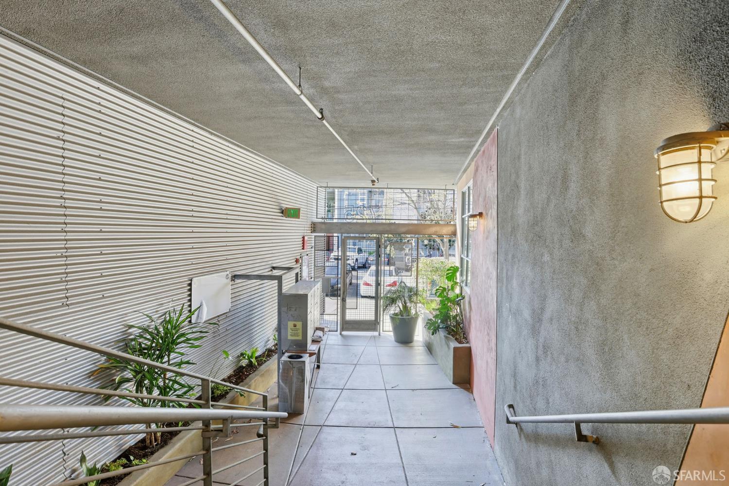 Detail Gallery Image 4 of 51 For 725 Florida St #4,  San Francisco,  CA 94110 - 2 Beds | 2/1 Baths