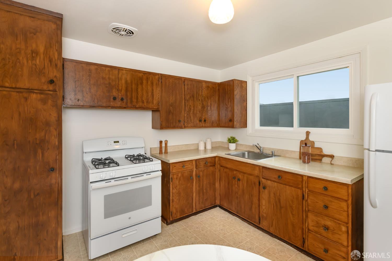 Detail Gallery Image 9 of 25 For 497 Dellbrook Ave, San Francisco,  CA 94131 - 3 Beds | 1 Baths