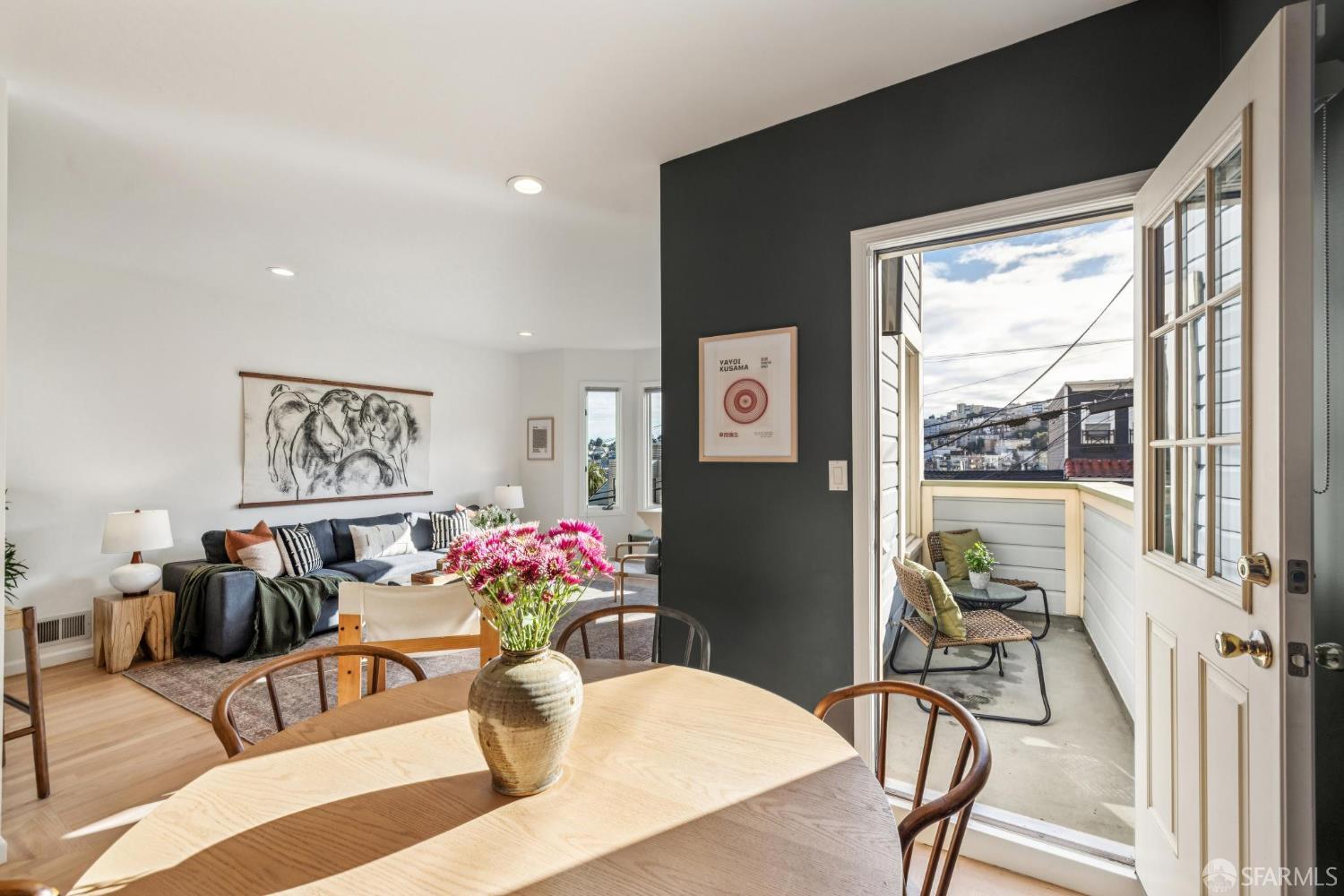 Detail Gallery Image 6 of 46 For 4322 17th St a,  San Francisco,  CA 94114 - 3 Beds | 3 Baths