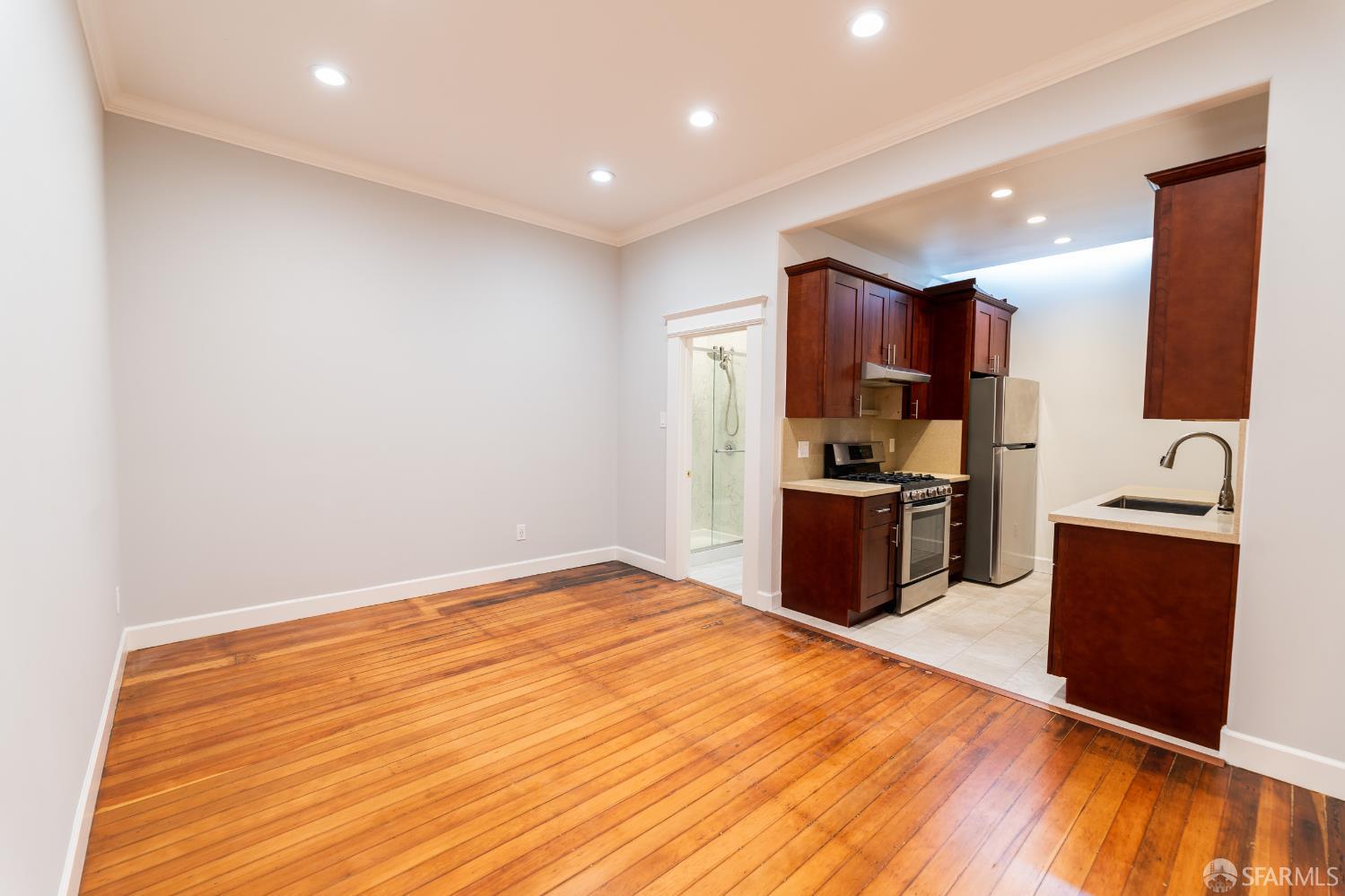 Detail Gallery Image 2 of 7 For 139 Jasper Pl, San Francisco,  CA 94133 - 0 Beds | 3/1 Baths