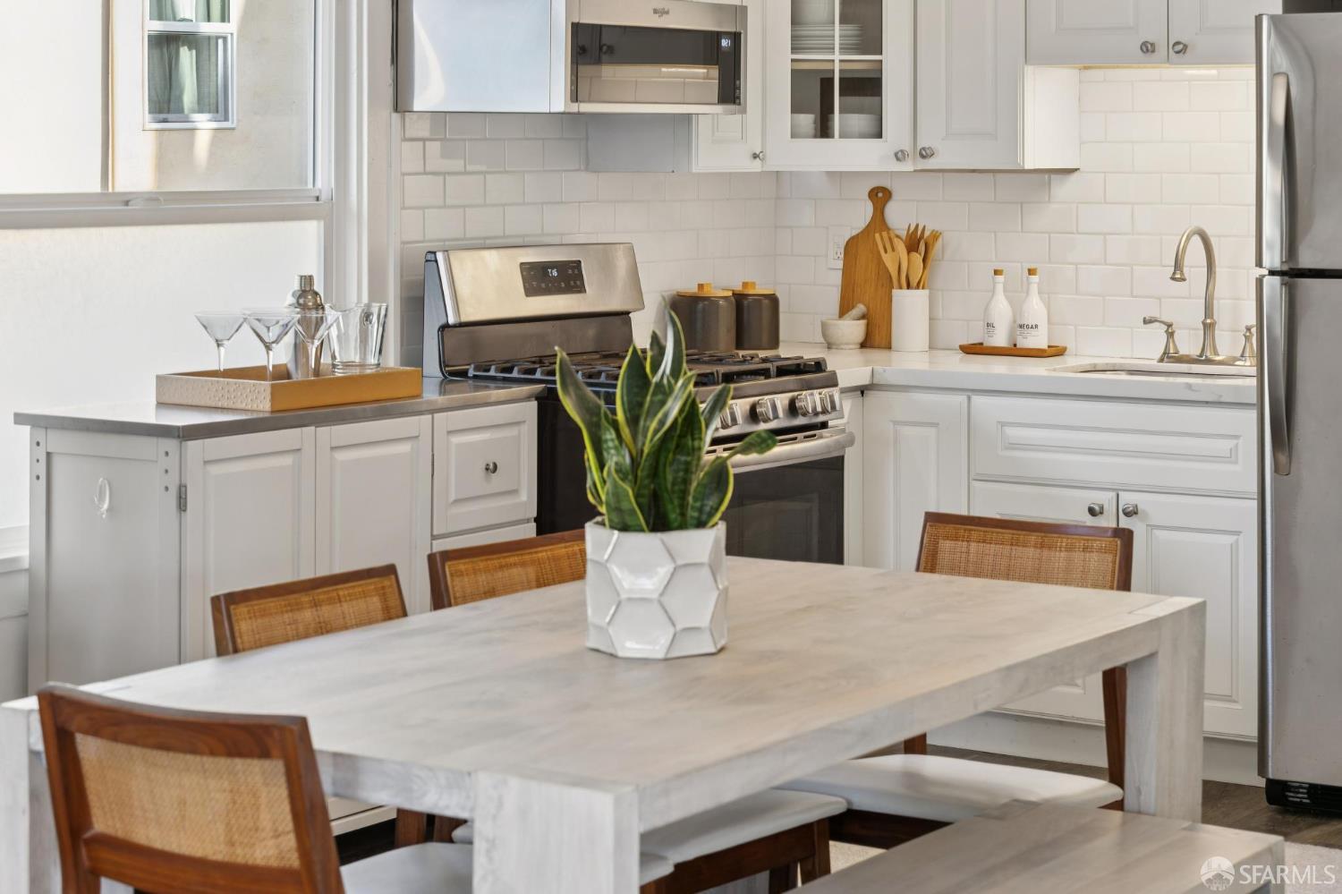 Detail Gallery Image 10 of 36 For 1314 Mound St, Alameda,  CA 94501 - 3 Beds | 2 Baths