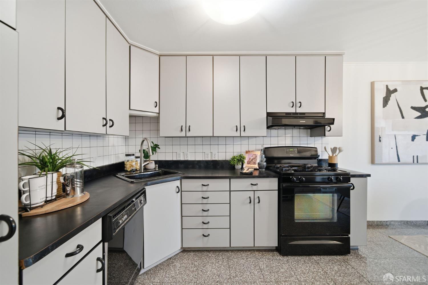 Detail Gallery Image 17 of 61 For 1266 47th Ave, San Francisco,  CA 94122 - 3 Beds | 1 Baths