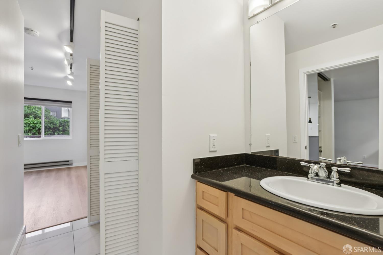 Detail Gallery Image 17 of 31 For 6400 Christie Ave #4122,  Emeryville,  CA 94608 - 1 Beds | 1 Baths