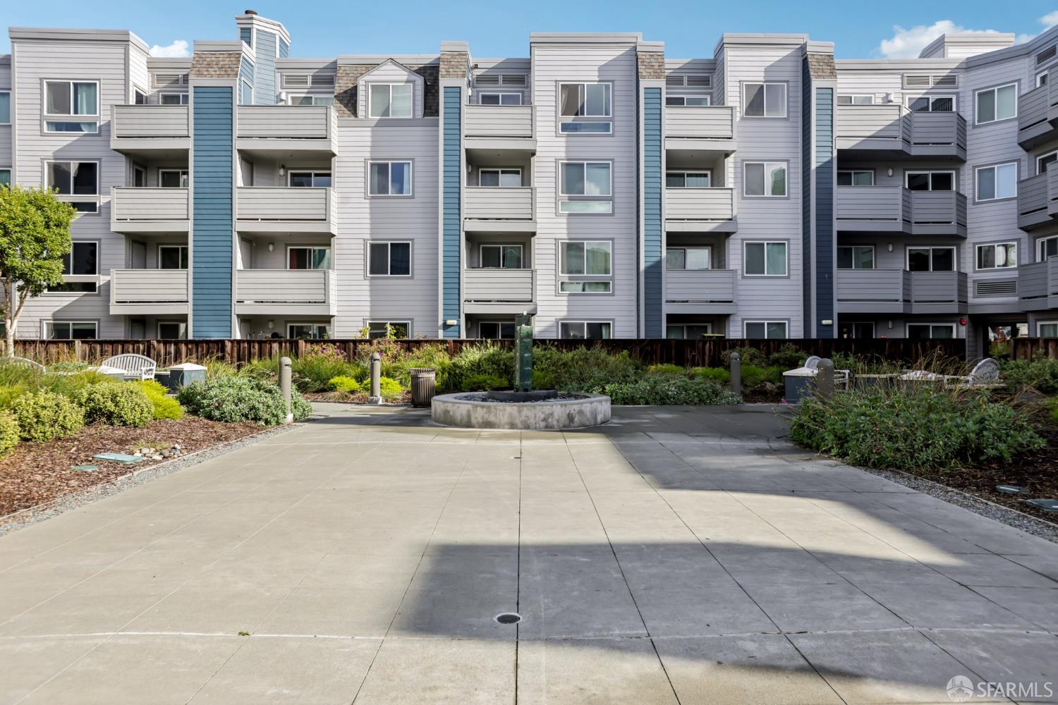 Detail Gallery Image 28 of 31 For 6400 Christie Ave #4122,  Emeryville,  CA 94608 - 1 Beds | 1 Baths
