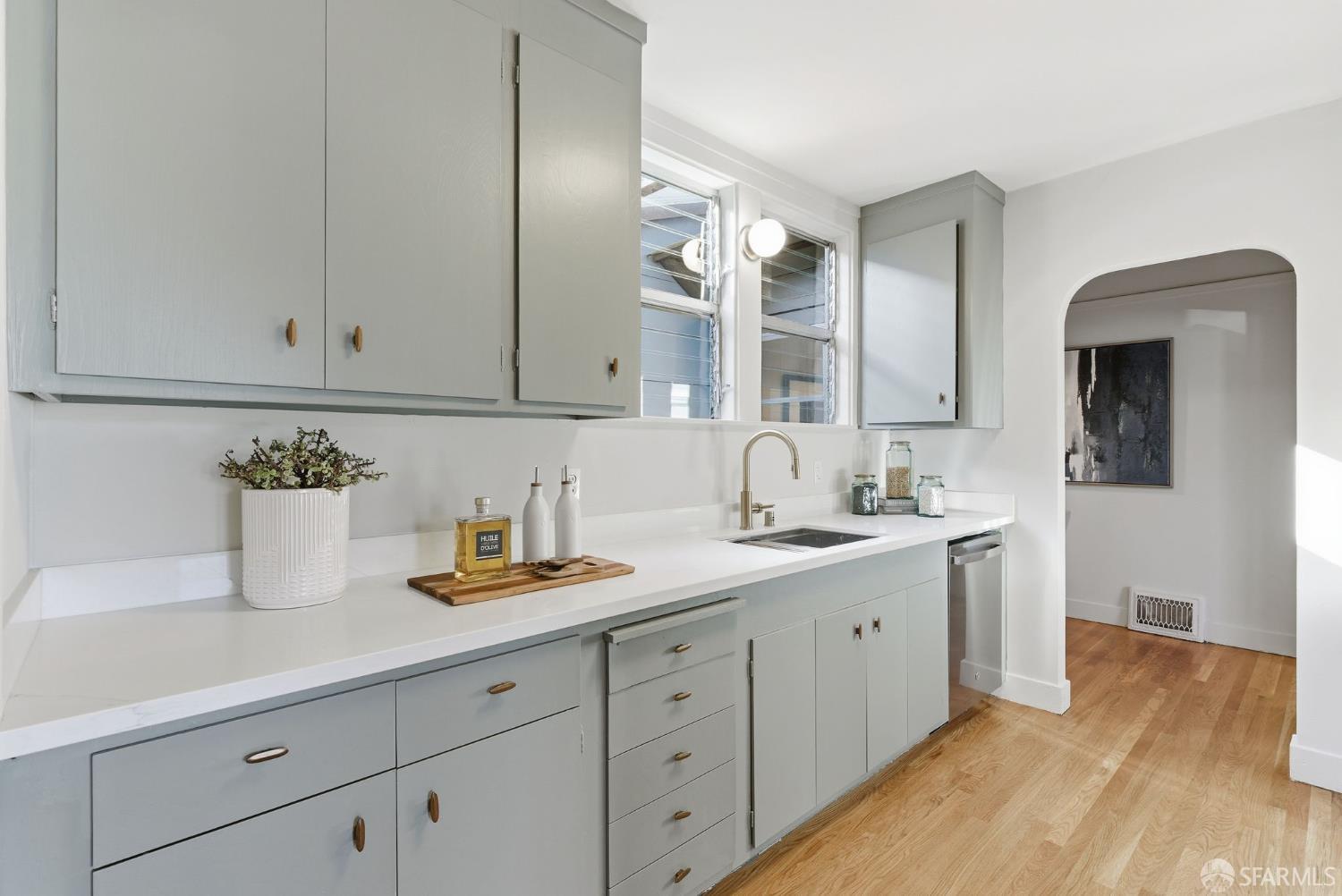 Detail Gallery Image 9 of 28 For 451 Huron Ave, San Francisco,  CA 94112 - 2 Beds | 1 Baths