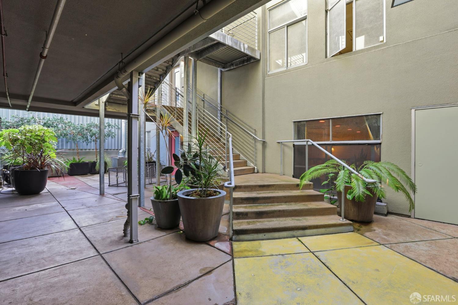 Detail Gallery Image 49 of 51 For 725 Florida St #4,  San Francisco,  CA 94110 - 2 Beds | 2/1 Baths