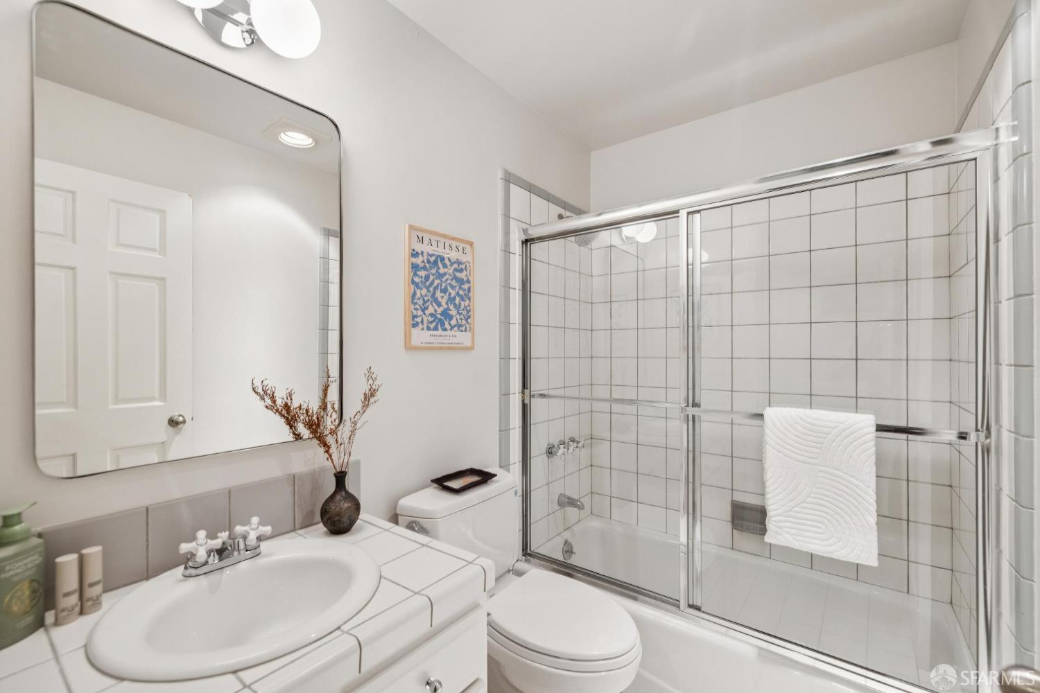 Detail Gallery Image 29 of 46 For 4322 17th St a,  San Francisco,  CA 94114 - 3 Beds | 3 Baths