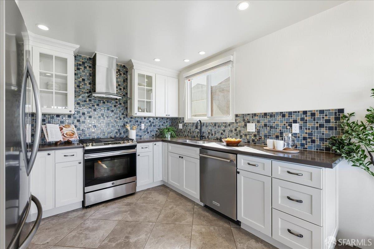 Detail Gallery Image 19 of 90 For 86 Hillview Ct, Daly City,  CA 94015 - 6 Beds | 4 Baths