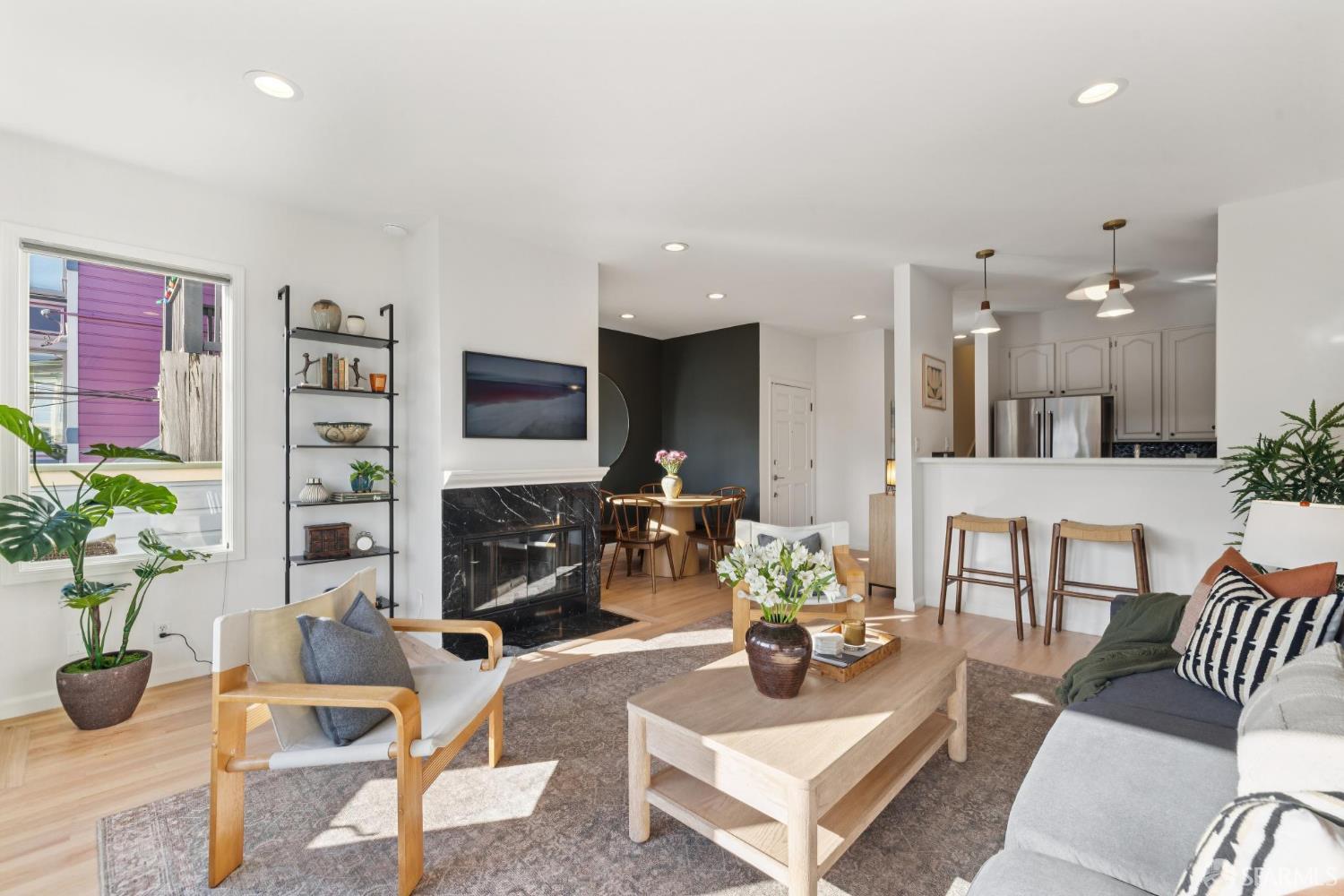 Detail Gallery Image 5 of 46 For 4322 17th St a,  San Francisco,  CA 94114 - 3 Beds | 3 Baths