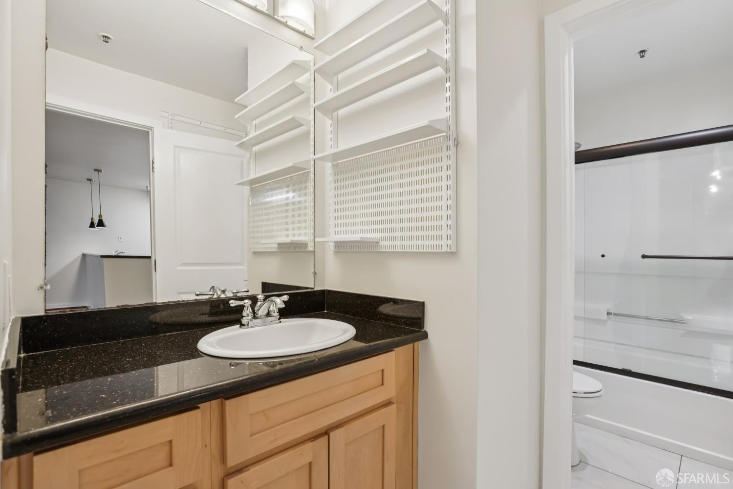 Detail Gallery Image 14 of 31 For 6400 Christie Ave #4122,  Emeryville,  CA 94608 - 1 Beds | 1 Baths