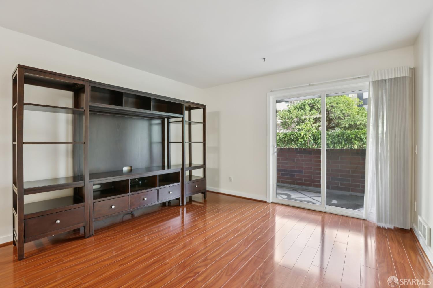 Detail Gallery Image 8 of 31 For 6400 Christie Ave #4122,  Emeryville,  CA 94608 - 1 Beds | 1 Baths