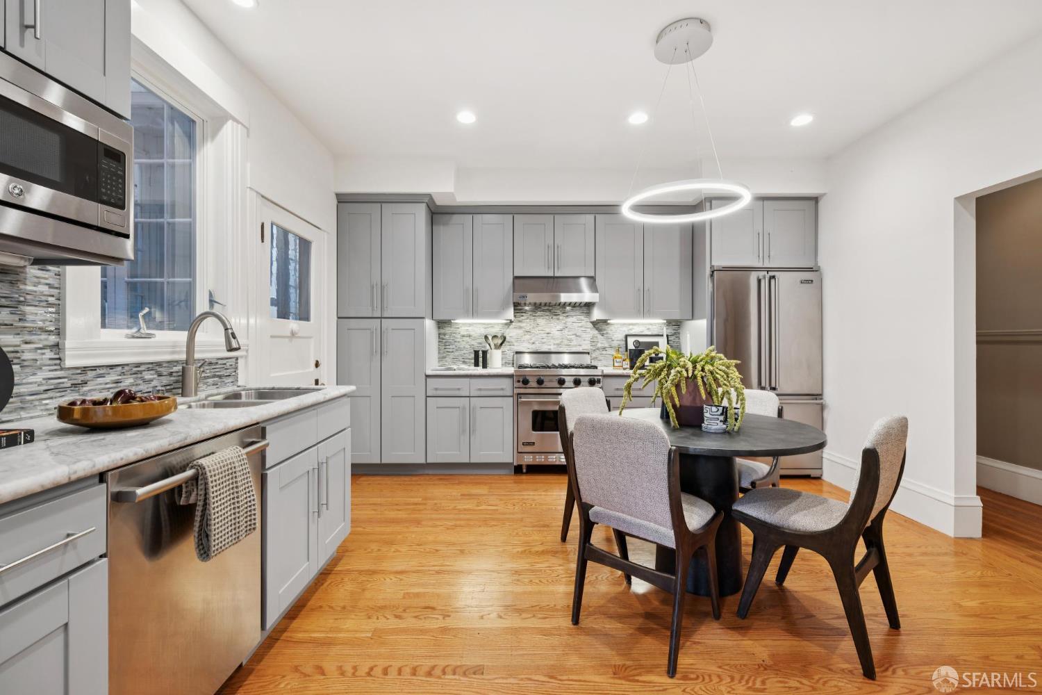 Detail Gallery Image 25 of 65 For 221 Noe St #3,  San Francisco,  CA 94114 - 1 Beds | 1 Baths