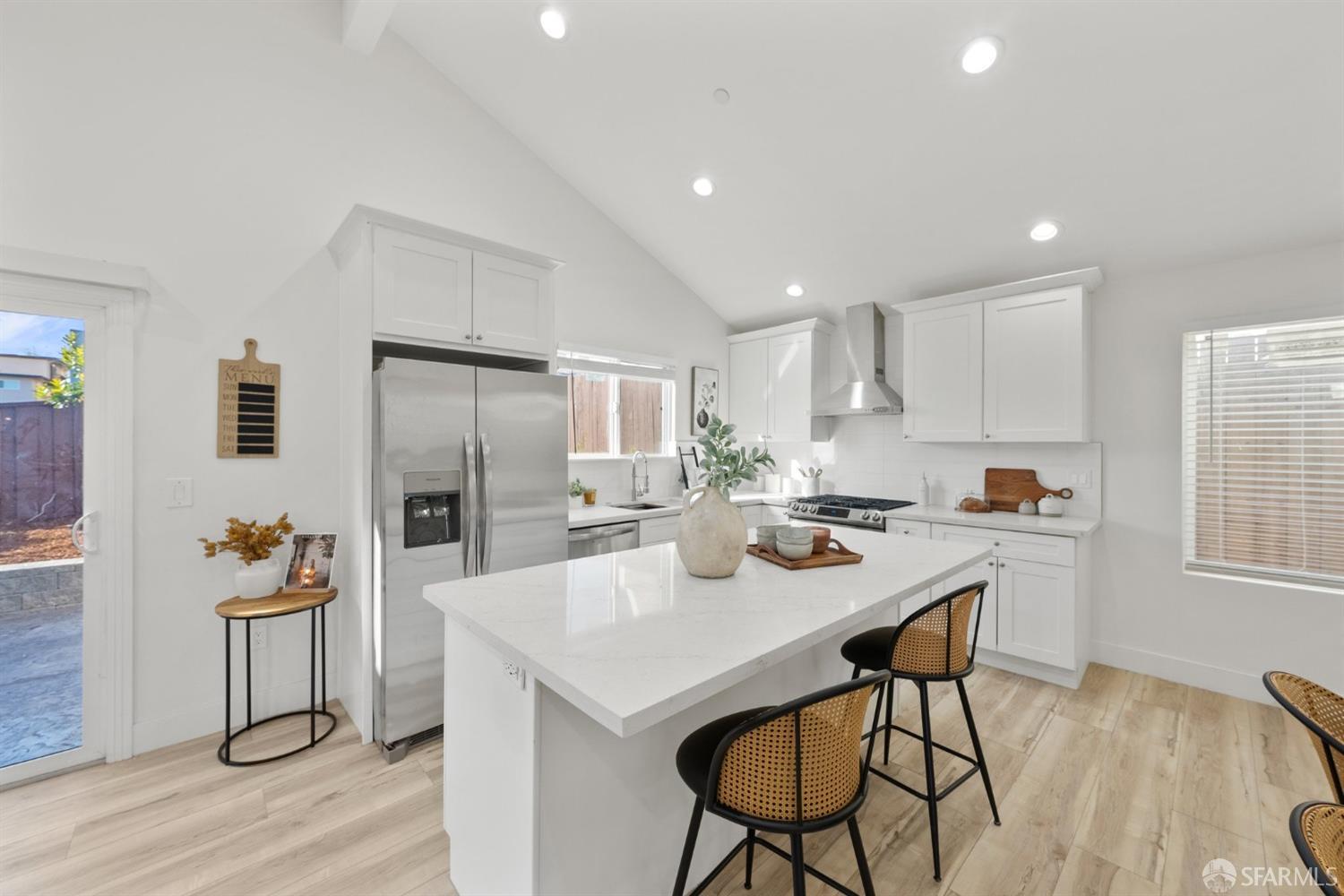 Detail Gallery Image 7 of 55 For 2469 Potter St, Oakland,  CA 94601 - 3 Beds | 4/1 Baths