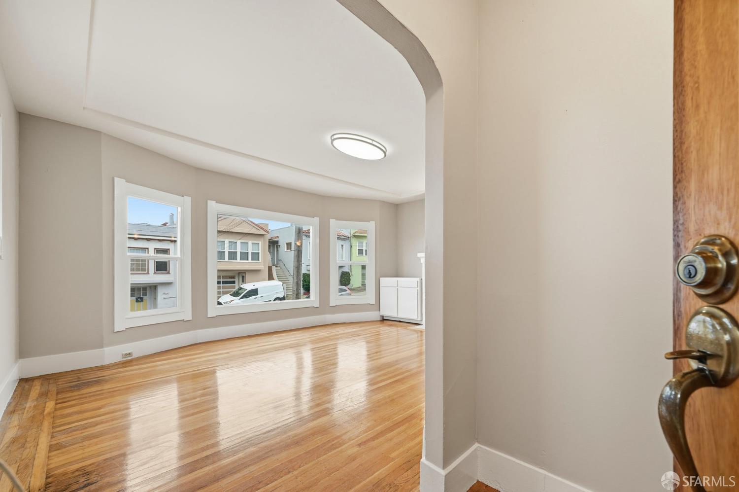 Detail Gallery Image 4 of 30 For 112 Ellington Ave, San Francisco,  CA 94112 - 2 Beds | 1 Baths