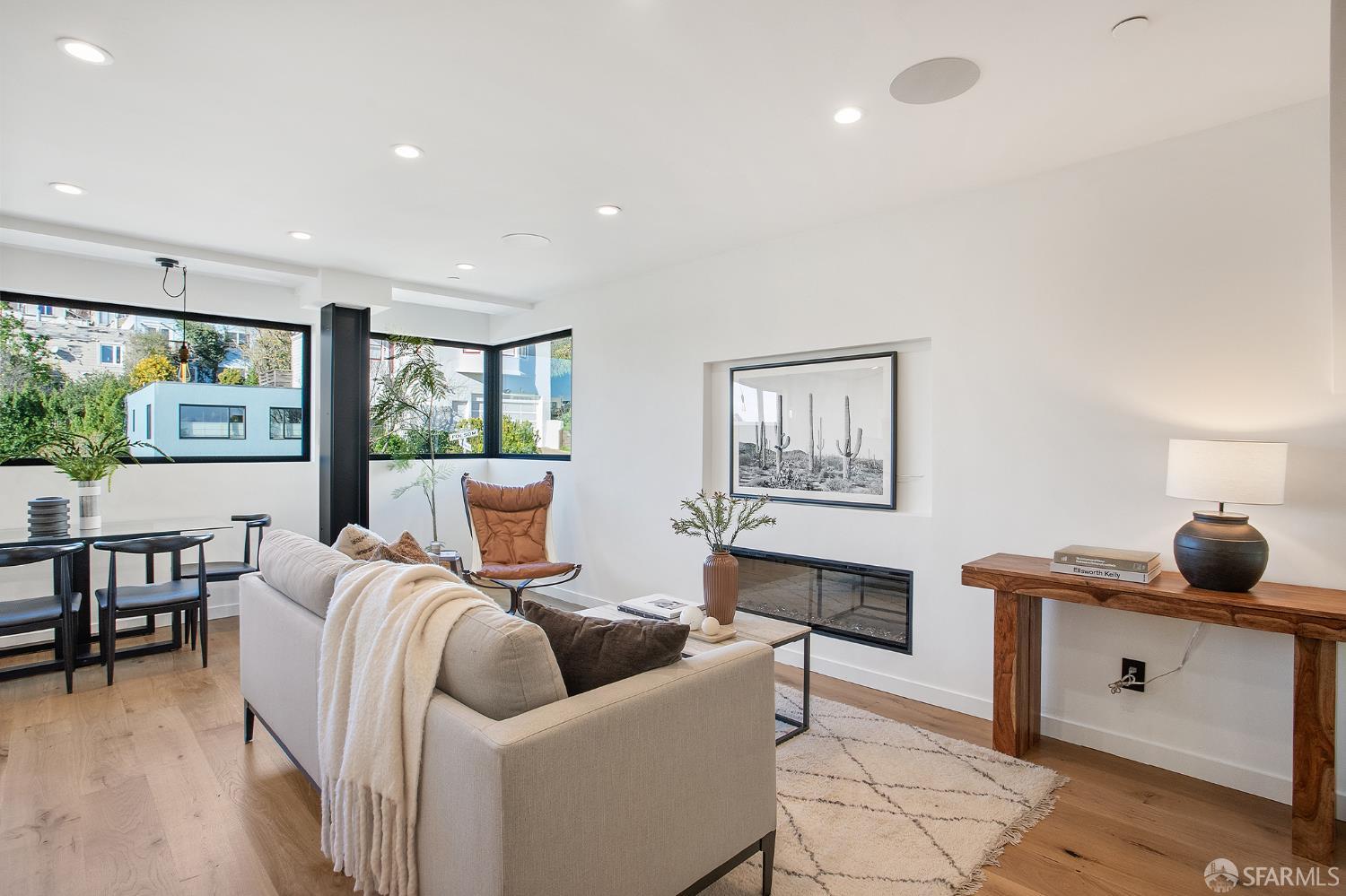 Detail Gallery Image 2 of 29 For 495 Chapman St, San Francisco,  CA 94110 - 4 Beds | 3 Baths