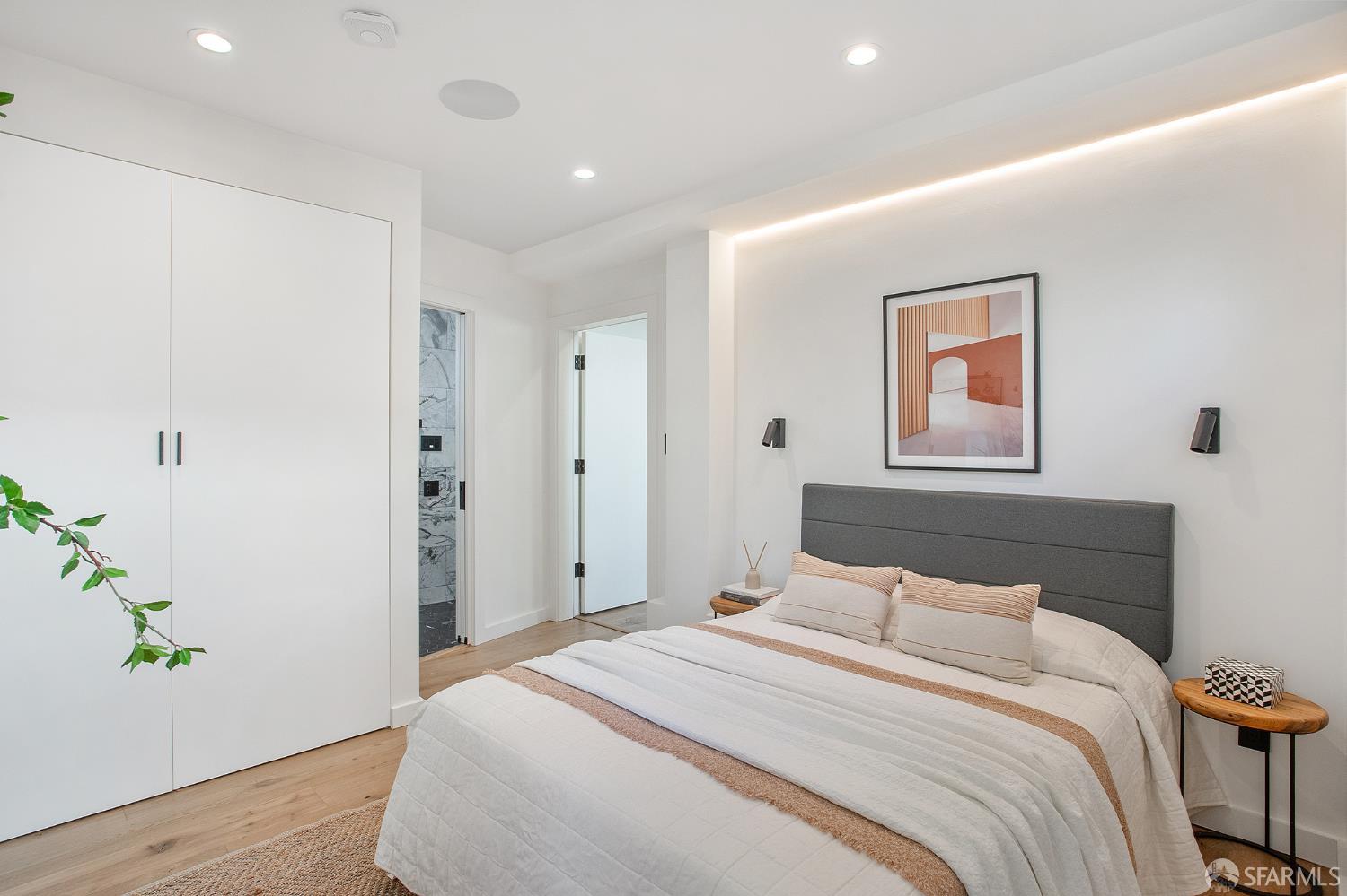 Detail Gallery Image 12 of 29 For 495 Chapman St, San Francisco,  CA 94110 - 4 Beds | 3 Baths