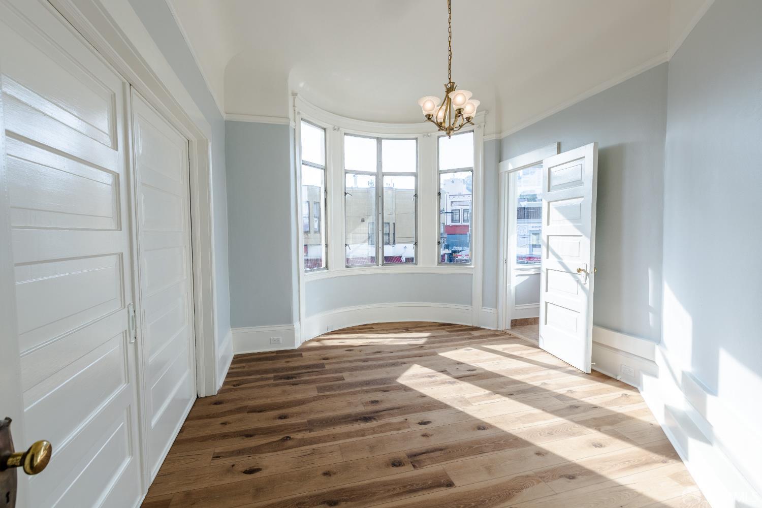 Detail Gallery Image 4 of 6 For 466 Columbus Ave, San Francisco,  CA 94133 - 3 Beds | 1 Baths