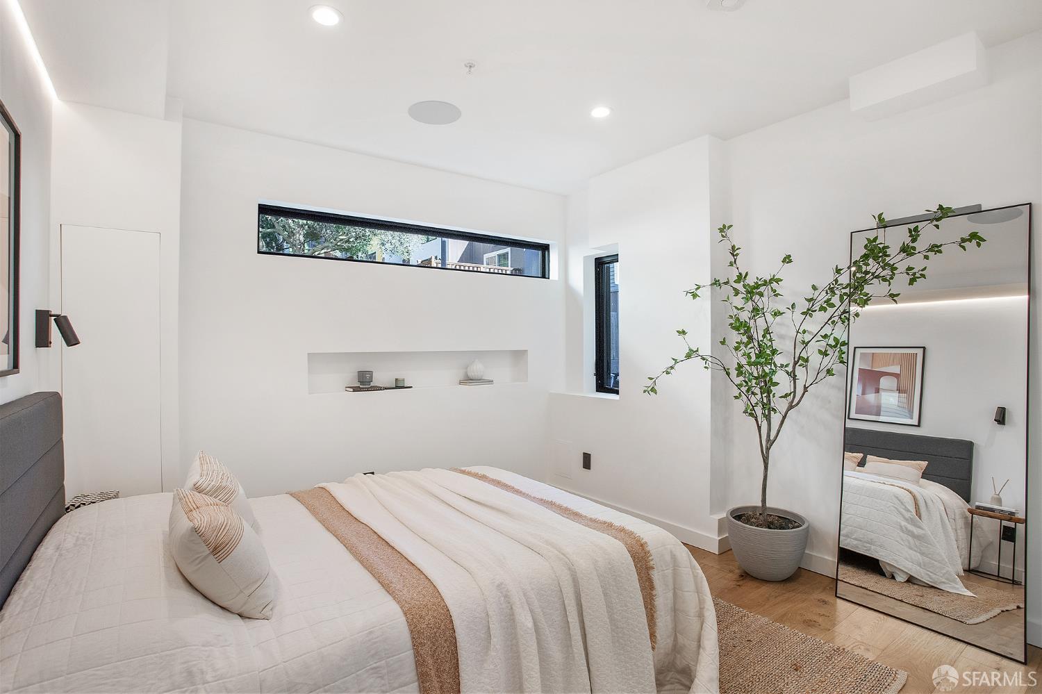 Detail Gallery Image 13 of 29 For 495 Chapman St, San Francisco,  CA 94110 - 4 Beds | 3 Baths