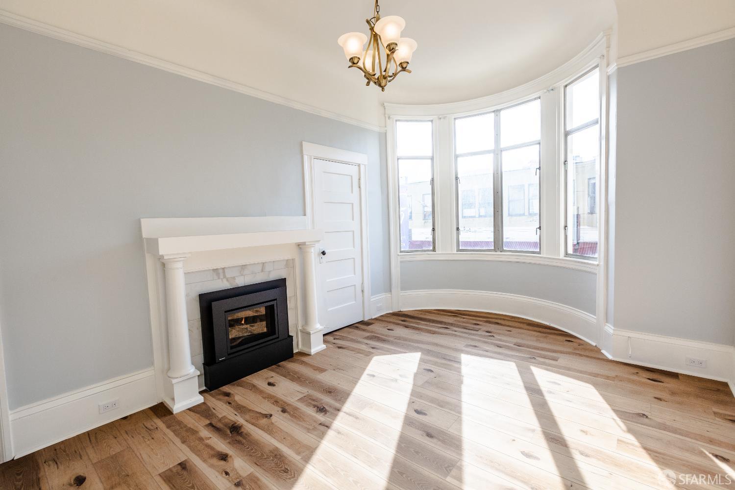 Detail Gallery Image 3 of 6 For 466 Columbus Ave, San Francisco,  CA 94133 - 3 Beds | 1 Baths