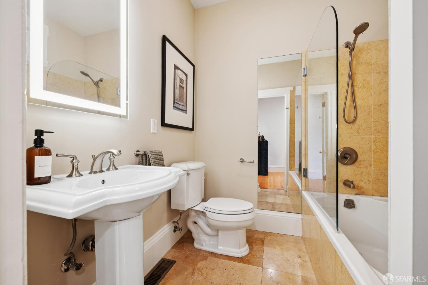 Detail Gallery Image 34 of 65 For 221 Noe St #3,  San Francisco,  CA 94114 - 1 Beds | 1 Baths