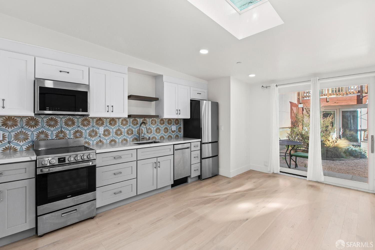 Detail Gallery Image 5 of 16 For 3763 Cesar Chavez St, San Francisco,  CA 94110 - – Beds | – Baths