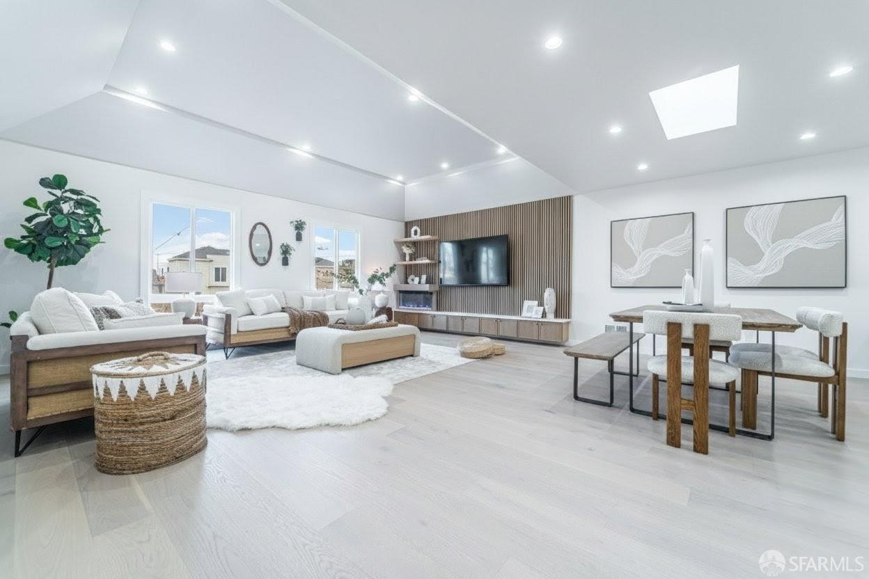 Detail Gallery Image 2 of 90 For 3419 Ulloa St, San Francisco,  CA 94116 - 4 Beds | 4 Baths