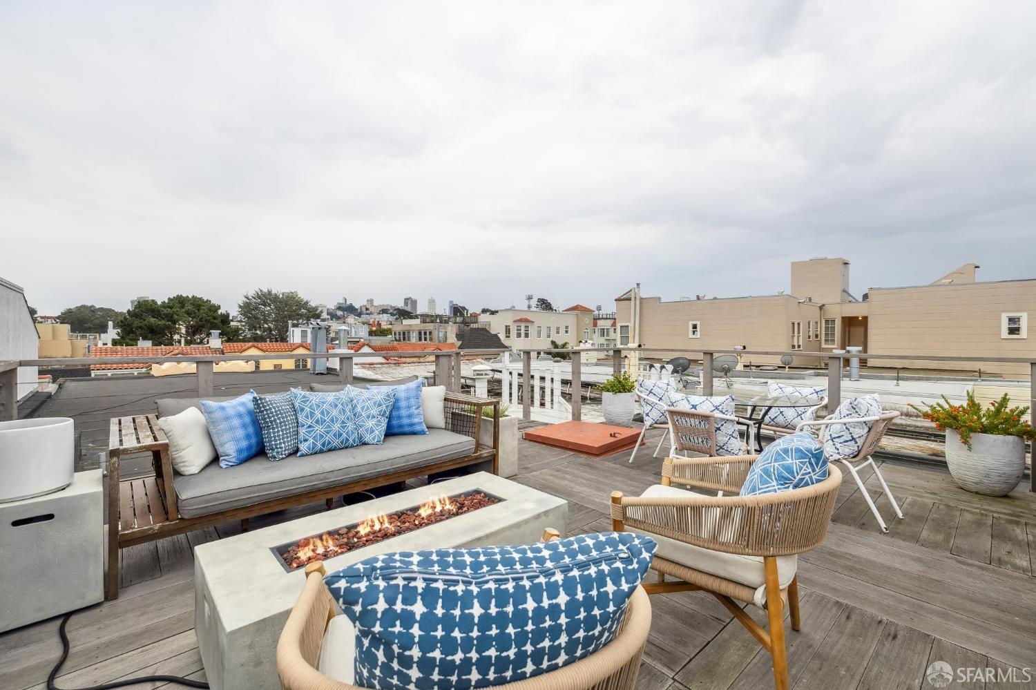 Detail Gallery Image 50 of 52 For 3641 Webster St, San Francisco,  CA 94123 - 2 Beds | 1/1 Baths