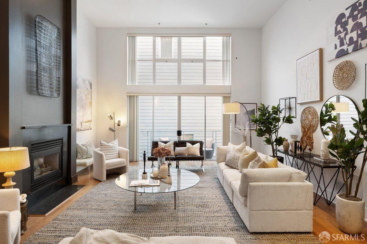 Photo #4: 425093289 Listing: Photo #4