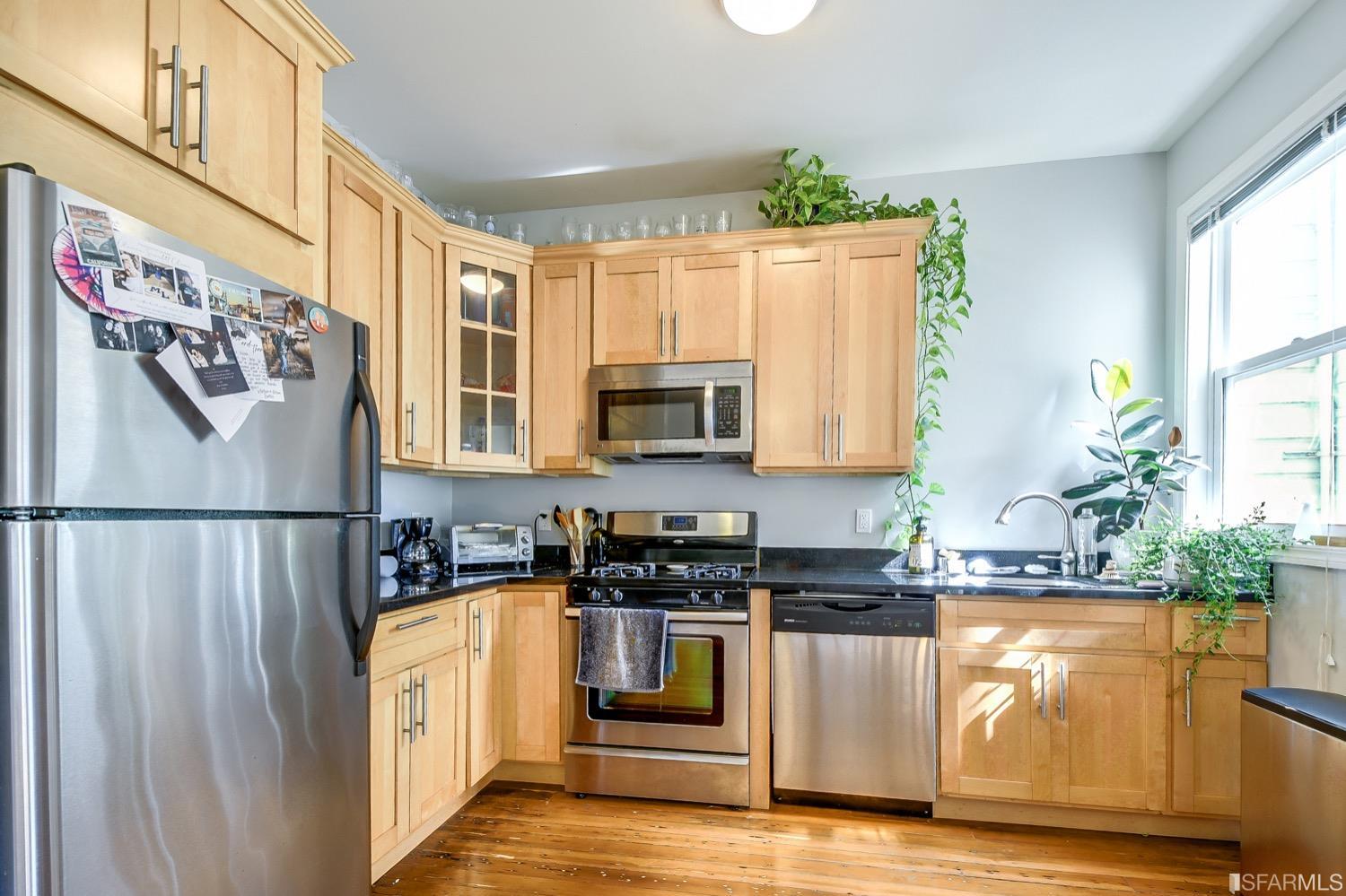 Detail Gallery Image 8 of 28 For 241 14th St, San Francisco,  CA 94103 - 2 Beds | 1 Baths