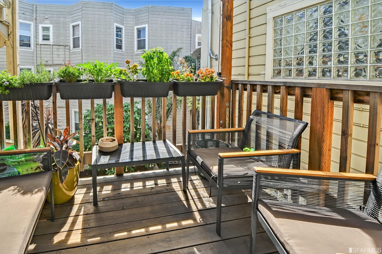 Detail Gallery Image 3 of 28 For 241 14th St, San Francisco,  CA 94103 - 2 Beds | 1 Baths