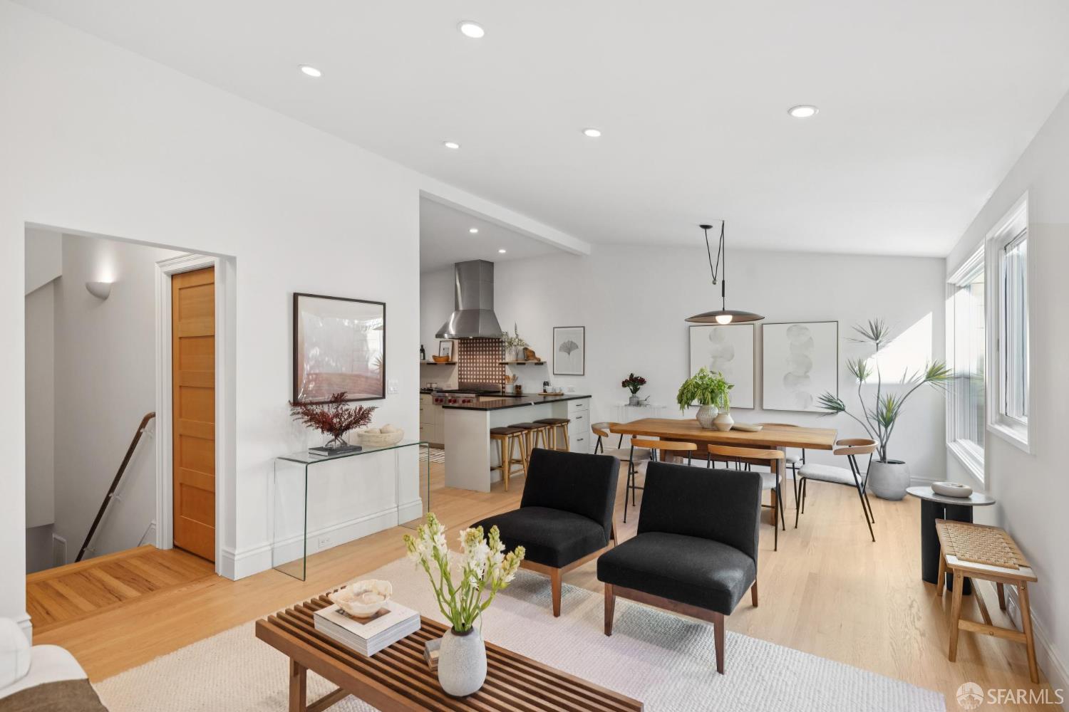 Detail Gallery Image 5 of 75 For 570 Precita Ave, San Francisco,  CA 94110 - 4 Beds | 2/1 Baths