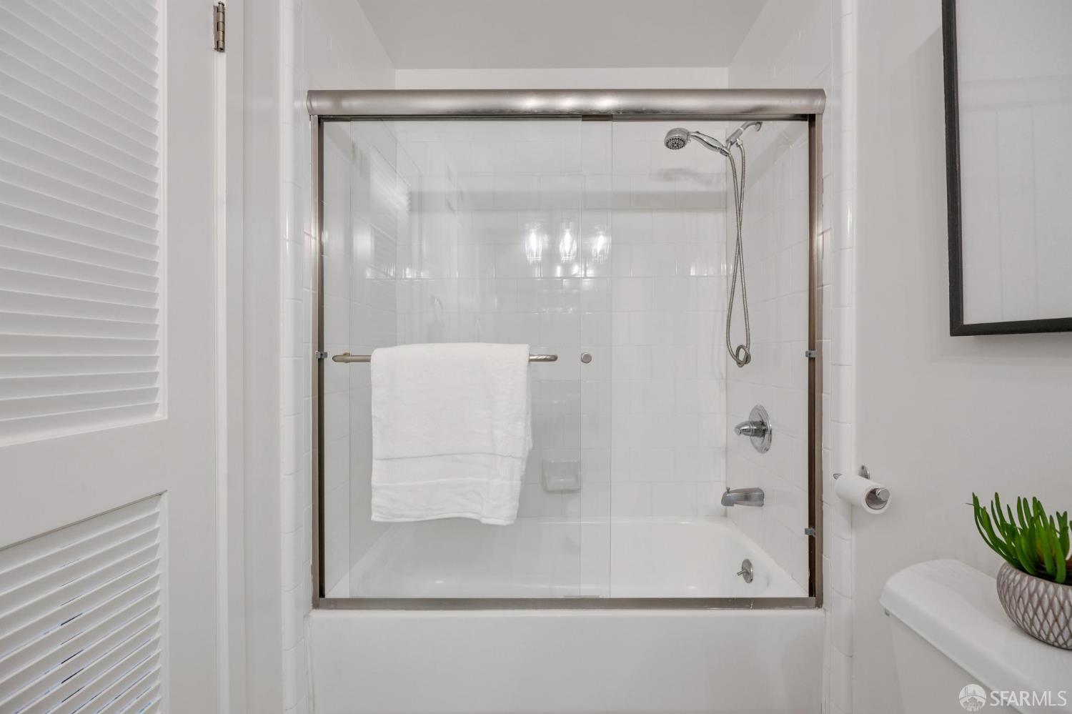 Detail Gallery Image 25 of 43 For 301 Gough St #F,  San Francisco,  CA 94102 - 2 Beds | 2 Baths