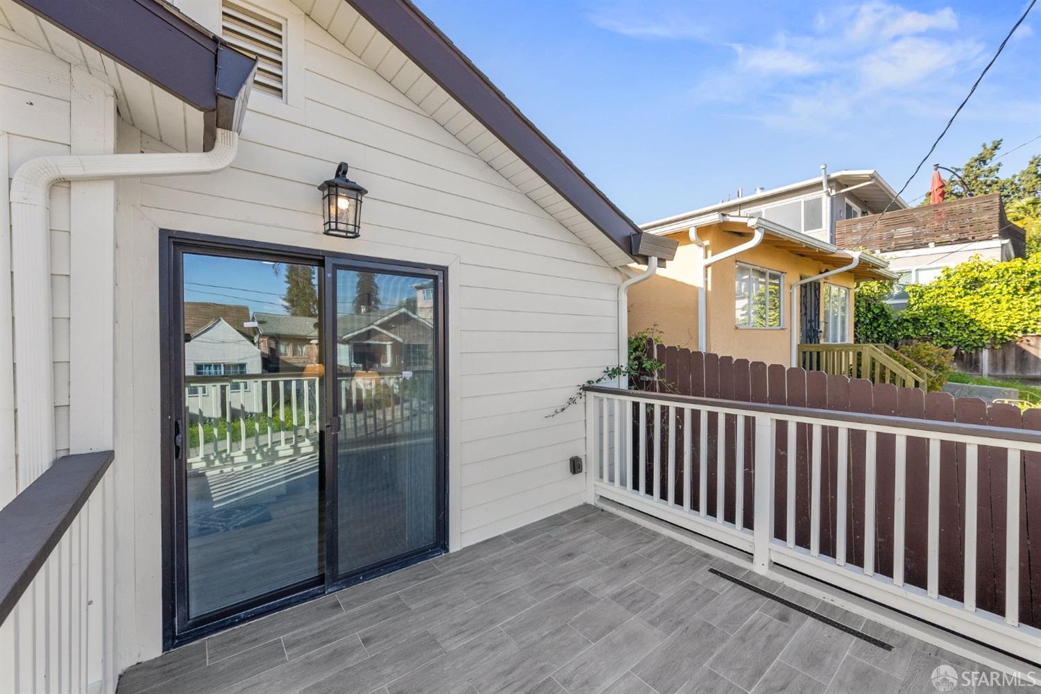 Detail Gallery Image 17 of 55 For 2469 Potter St, Oakland,  CA 94601 - 3 Beds | 4/1 Baths