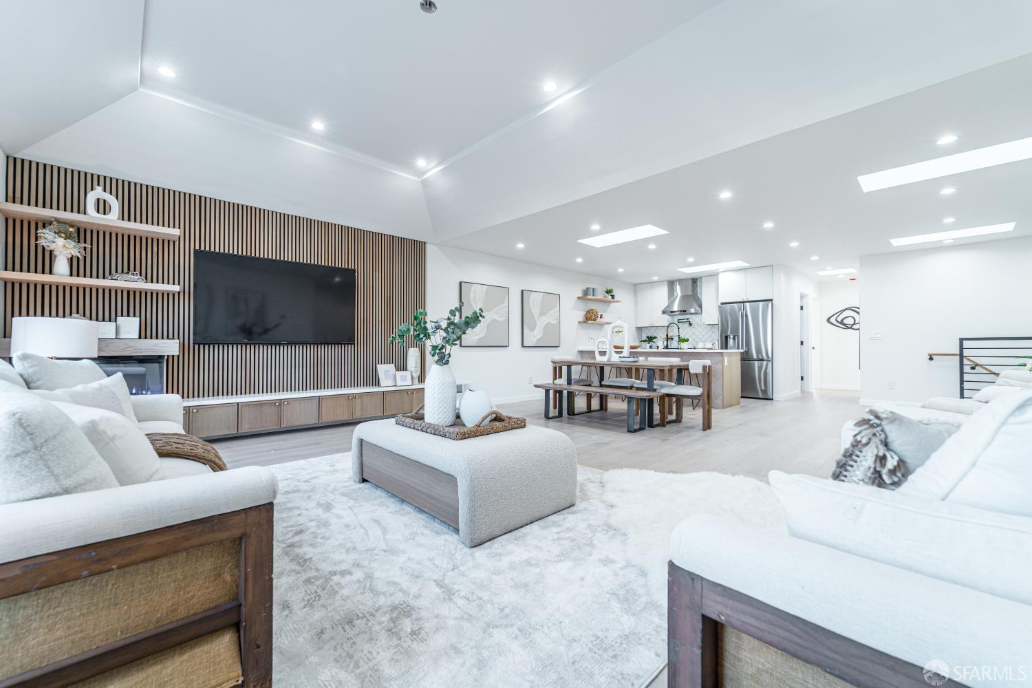 Detail Gallery Image 3 of 90 For 3419 Ulloa St, San Francisco,  CA 94116 - 4 Beds | 4 Baths