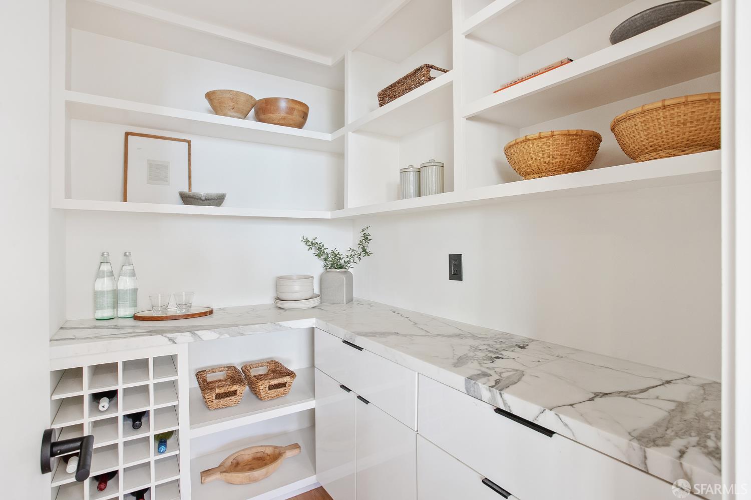 Detail Gallery Image 4 of 29 For 495 Chapman St, San Francisco,  CA 94110 - 4 Beds | 3 Baths