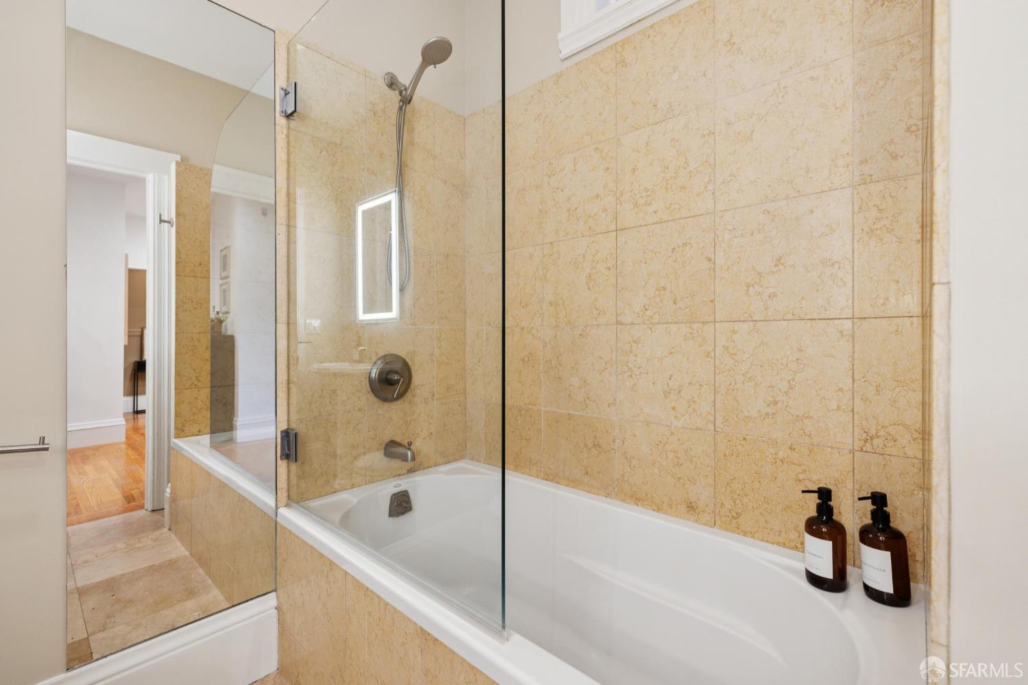 Detail Gallery Image 35 of 65 For 221 Noe St #3,  San Francisco,  CA 94114 - 1 Beds | 1 Baths