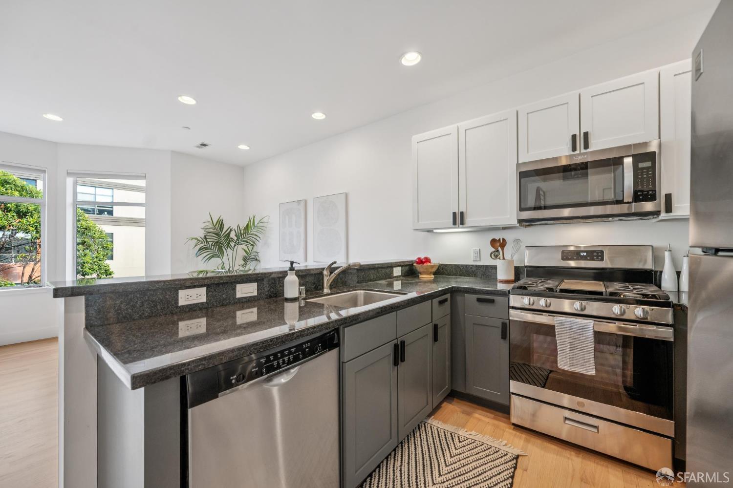 Detail Gallery Image 16 of 43 For 301 Gough St #F,  San Francisco,  CA 94102 - 2 Beds | 2 Baths