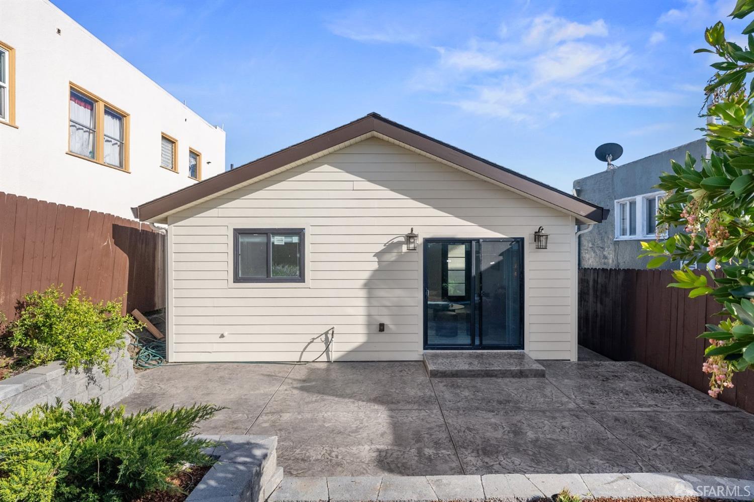 Detail Gallery Image 32 of 55 For 2469 Potter St, Oakland,  CA 94601 - 3 Beds | 4/1 Baths