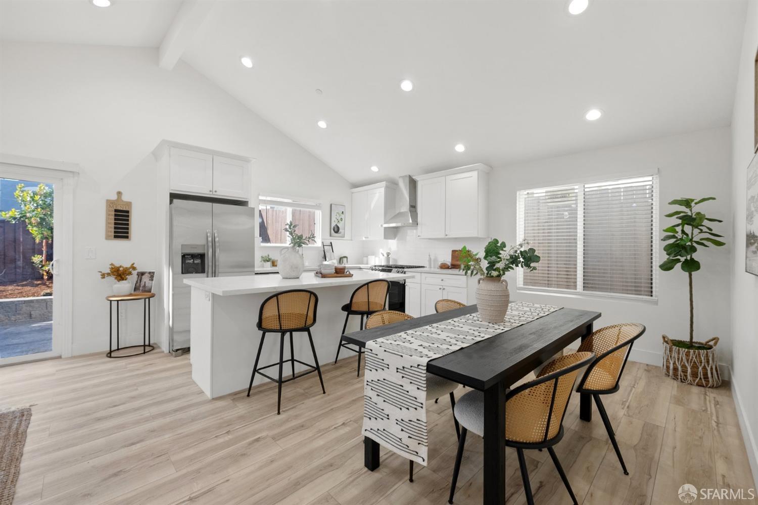 Detail Gallery Image 4 of 55 For 2469 Potter St, Oakland,  CA 94601 - 3 Beds | 4/1 Baths