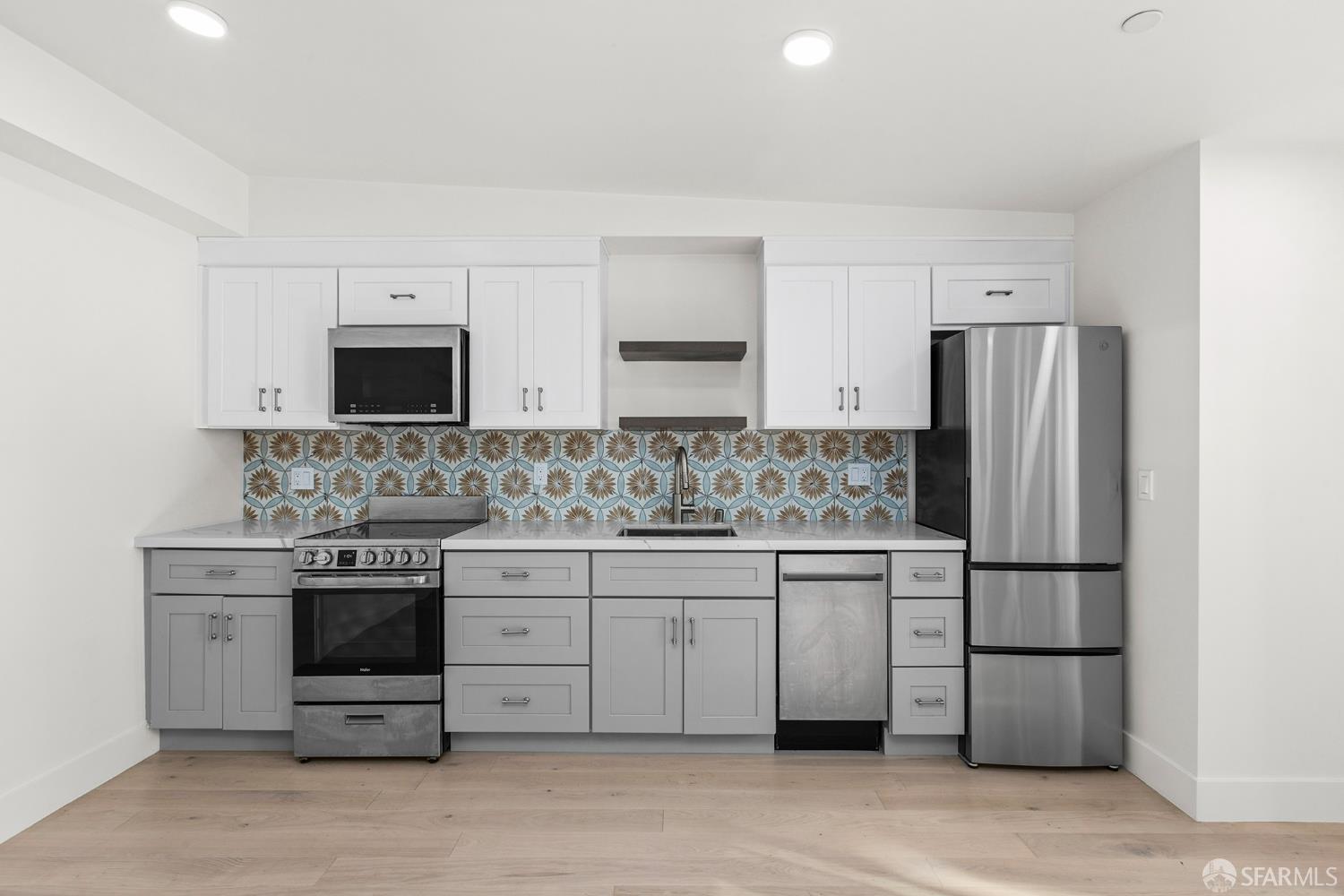 Detail Gallery Image 3 of 16 For 3763 Cesar Chavez St, San Francisco,  CA 94110 - – Beds | – Baths