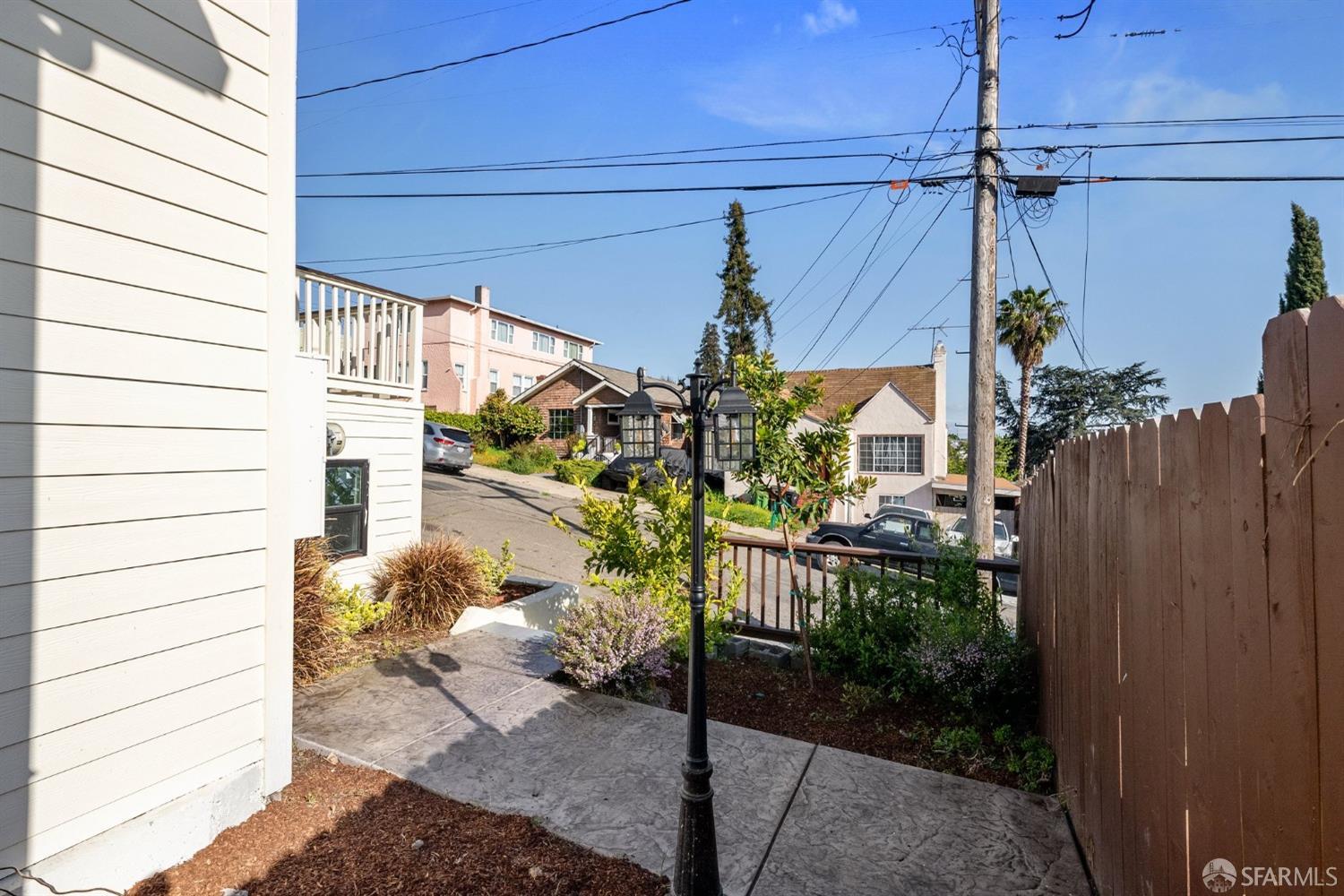 Detail Gallery Image 36 of 55 For 2469 Potter St, Oakland,  CA 94601 - 3 Beds | 4/1 Baths