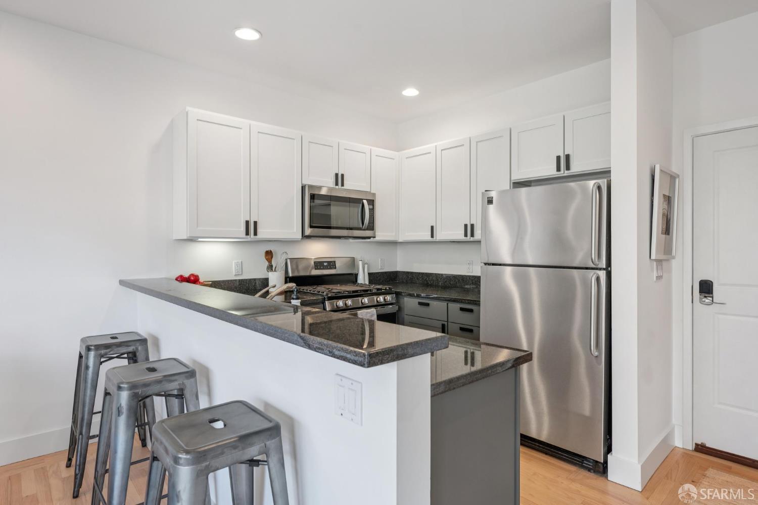 Detail Gallery Image 14 of 43 For 301 Gough St #F,  San Francisco,  CA 94102 - 2 Beds | 2 Baths