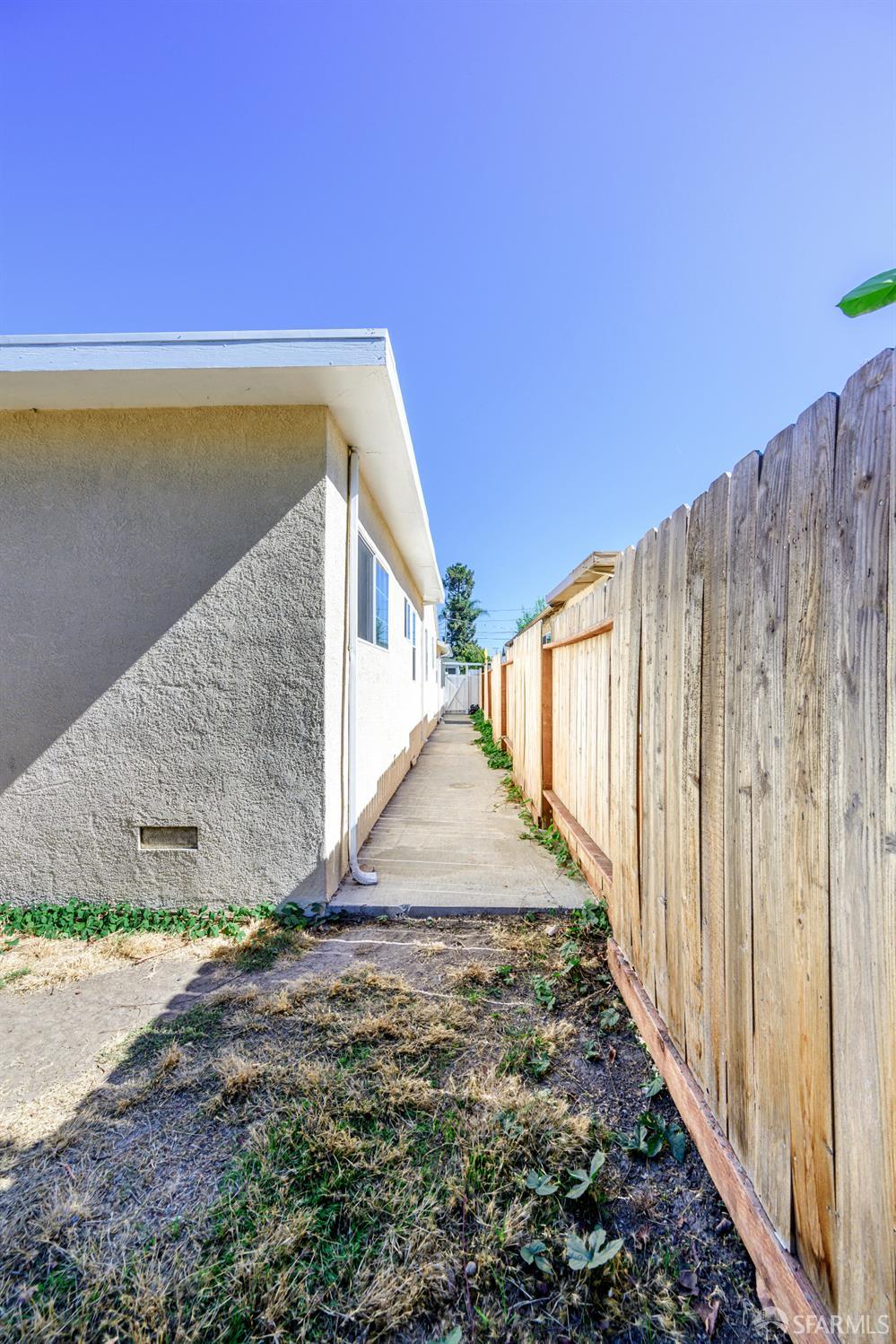 Detail Gallery Image 9 of 20 For 16829 Daryl Ave, San Lorenzo,  CA 94580 - 5 Beds | 2 Baths