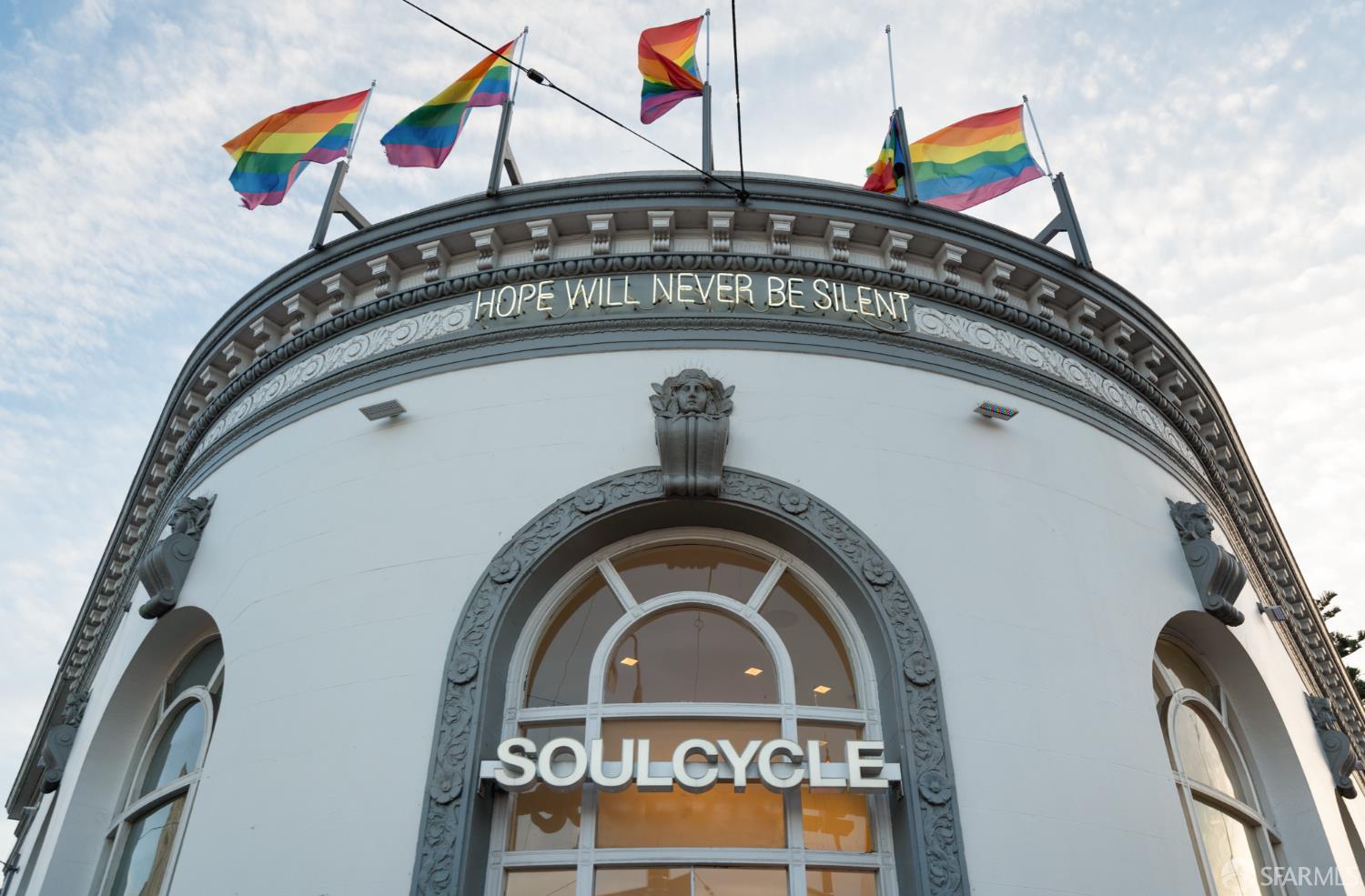 Detail Gallery Image 54 of 65 For 221 Noe St #3,  San Francisco,  CA 94114 - 1 Beds | 1 Baths