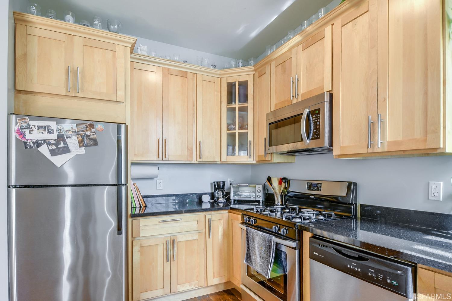 Detail Gallery Image 9 of 28 For 241 14th St, San Francisco,  CA 94103 - 2 Beds | 1 Baths